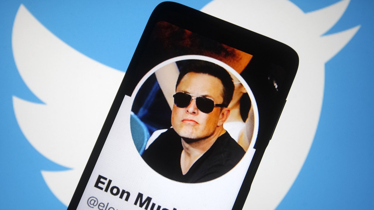 Elon Musk's Twitter Announcements: Open Source Code and AI Detection.