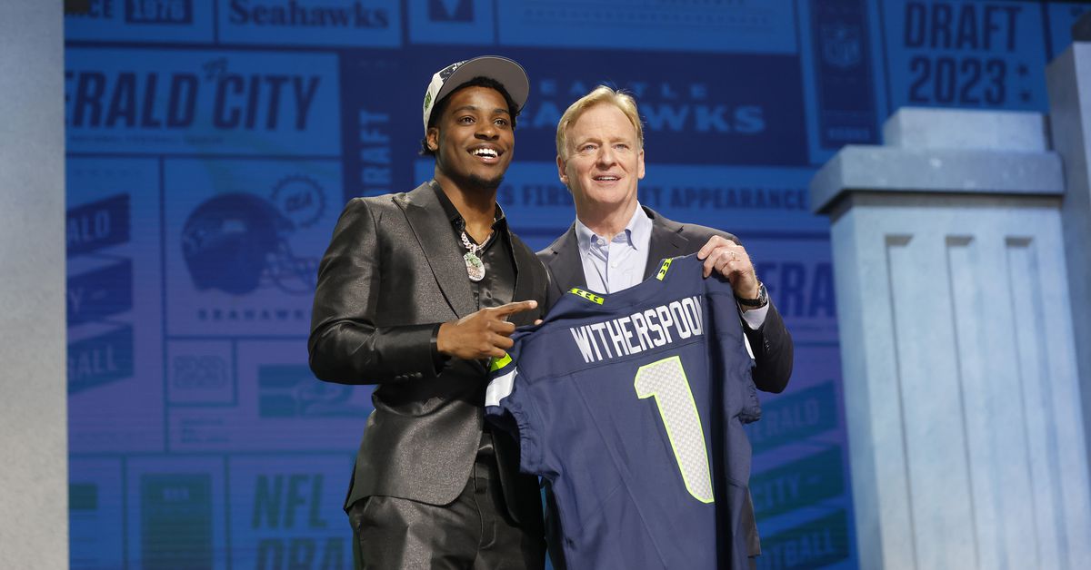 Featured image for "Seattle Seahawks' Draft Picks Remain Unsigned"