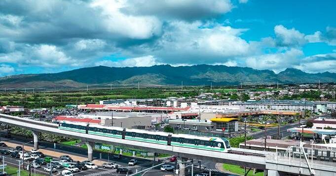 Honolulu's Skyline Rail Launches, Attracting Crowds and Concerns
