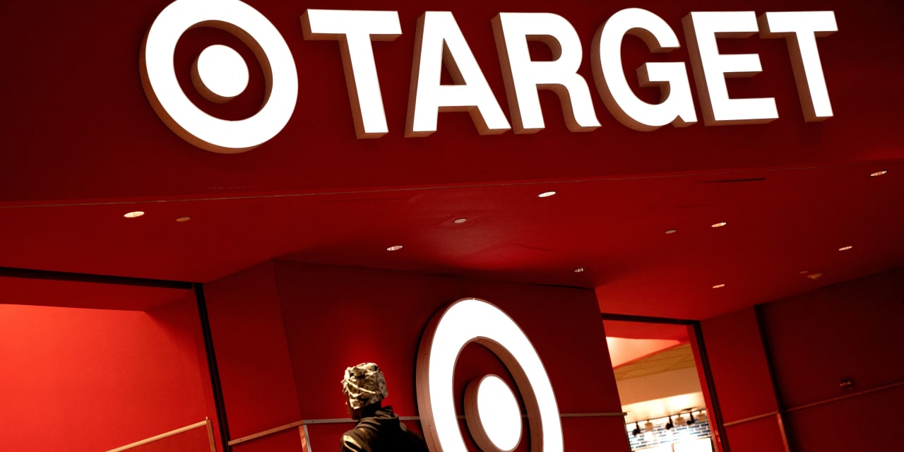 Featured image for Target's Stock Downgraded by KeyBanc and JPMorgan Due to Various Pressures