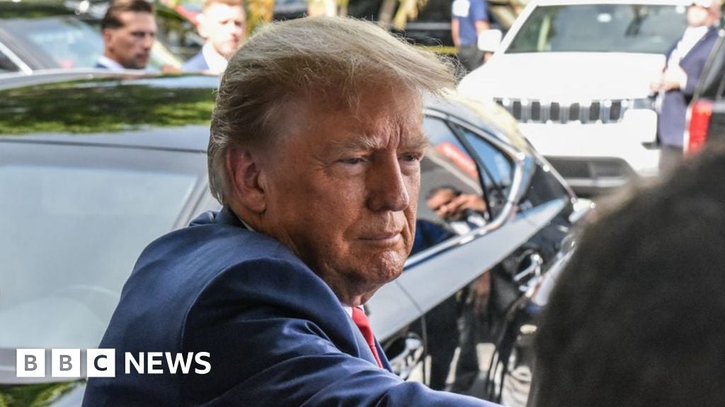 Trump's Bid to Delay Classified Documents Trial Until After 2024 Election Gains Traction