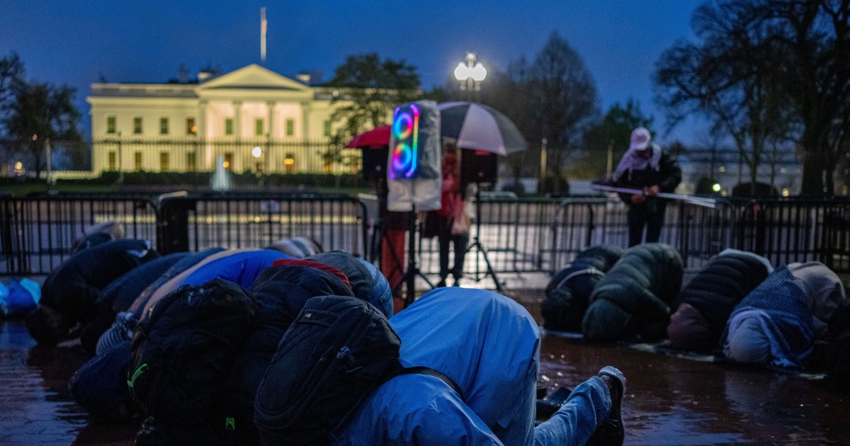 "Biden's Handling of Israel-Hamas Conflict Sparks Displeasure and Protests"