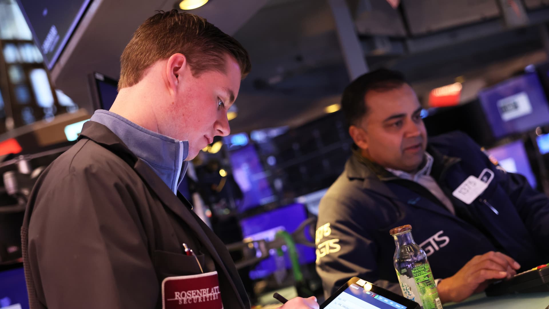 Featured image for Tech earnings and economic data weigh on stock futures and Nasdaq.