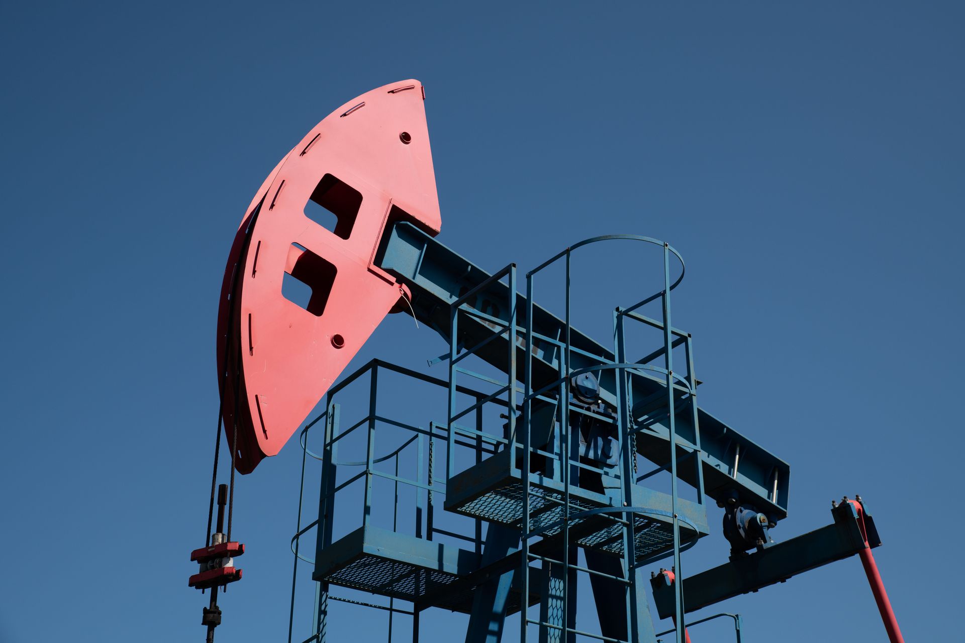 Featured image for Tensions Rise as Drone Attacks Target Oil Infrastructure in Russia and Ukraine