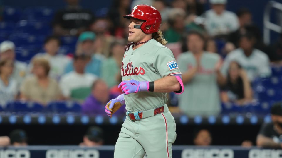 Featured image for Phillies and Marlins Support Young Fan After Ball Incident