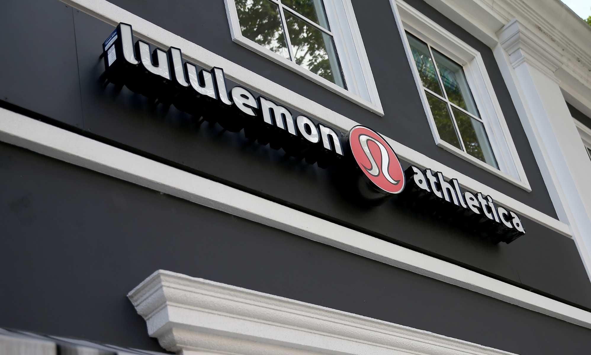 Featured image for "Lululemon Founder Criticizes Company's Diversity Approach, Suggests Exclusivity"