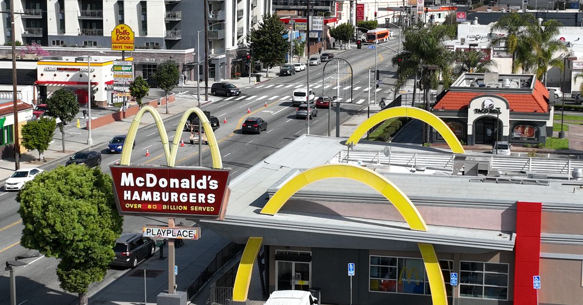 Featured image for "California's Fast Food Minimum Wage Impact: Exemptions, Closures, and Franchise Strategies"