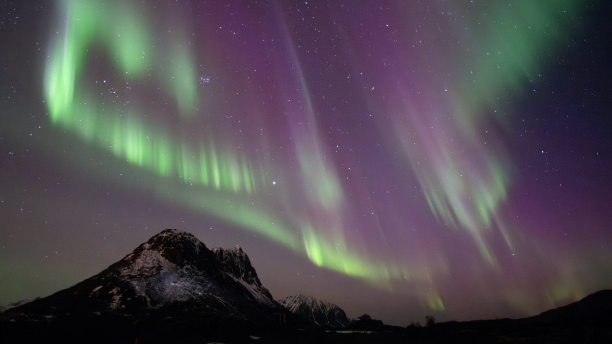 "Sun's Magnetic Field Originates Near Surface"