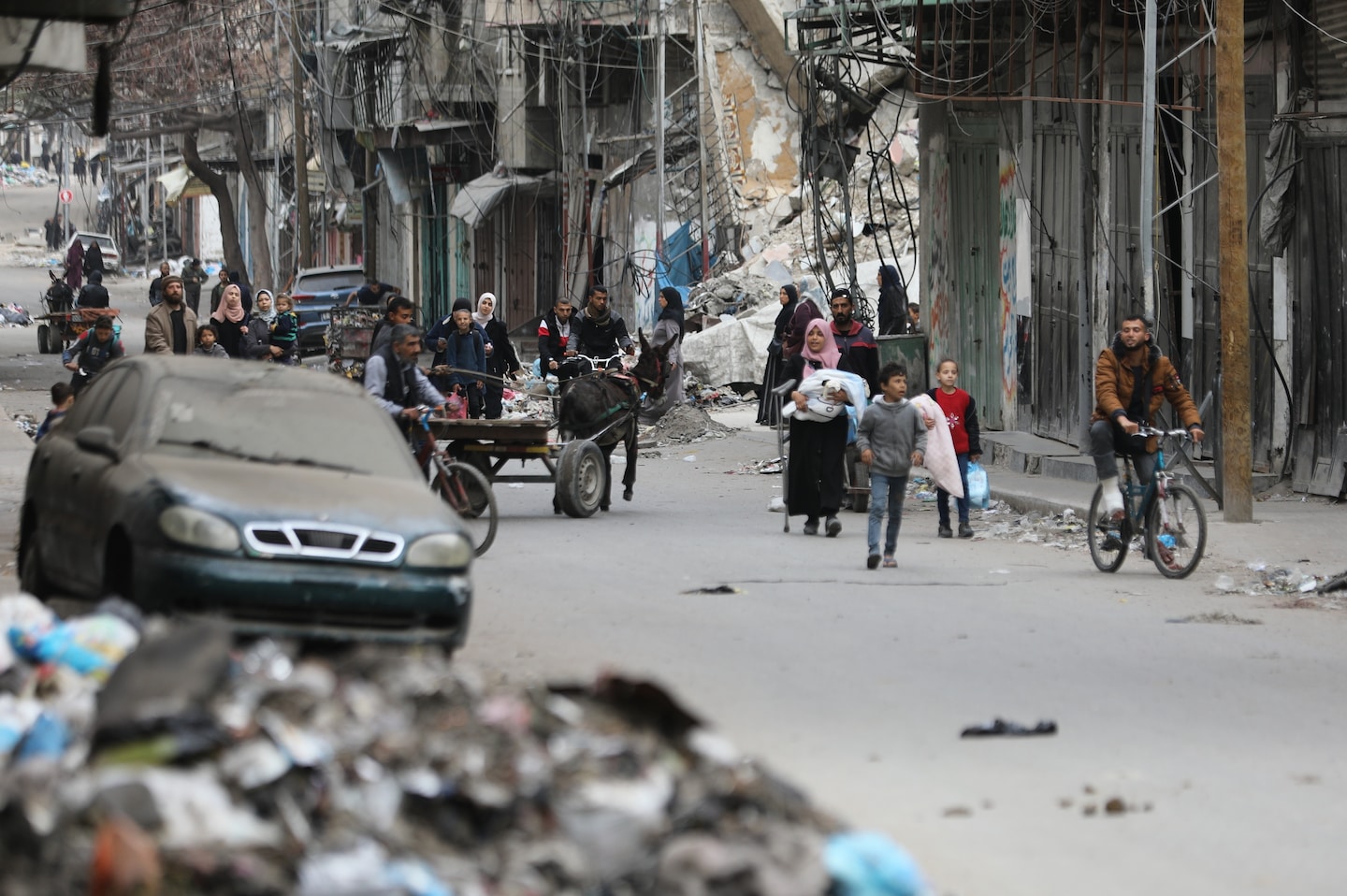 "Escalating Israel-Hamas Conflict: Updates on Gaza's Devastation and Humanitarian Crisis"