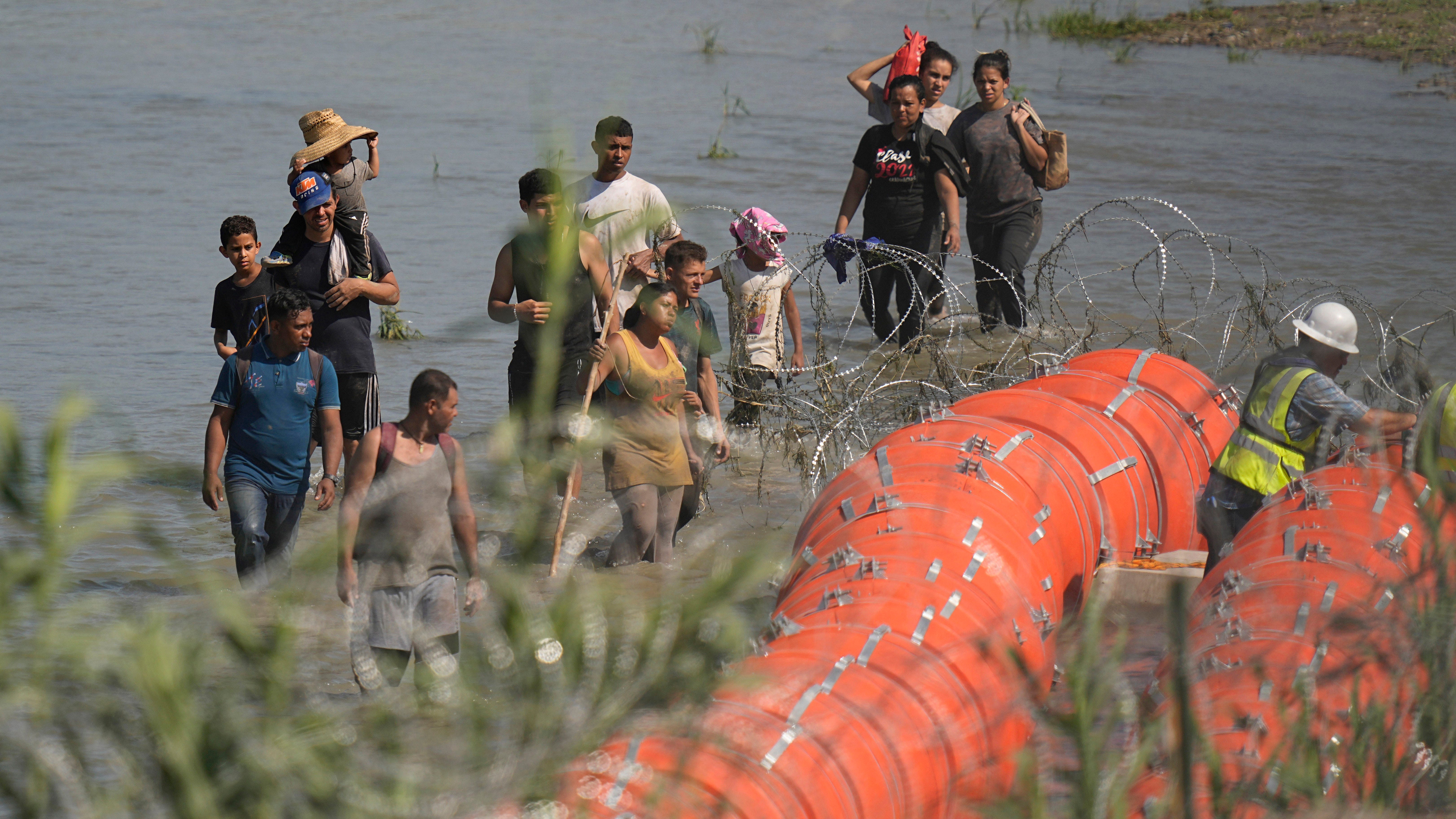 Mexico Protests Texas' Floating Barriers on Rio Grande