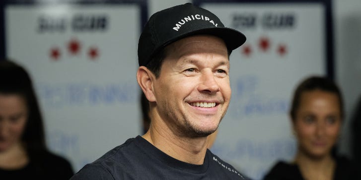 Featured image for "Mark Wahlberg's Thanksgiving Stuffing: A Bodybuilder's Diet Exception"