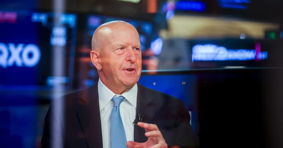 Trump Criticizes Goldman Sachs and CEO Over Tariff Predictions and Economic Policies