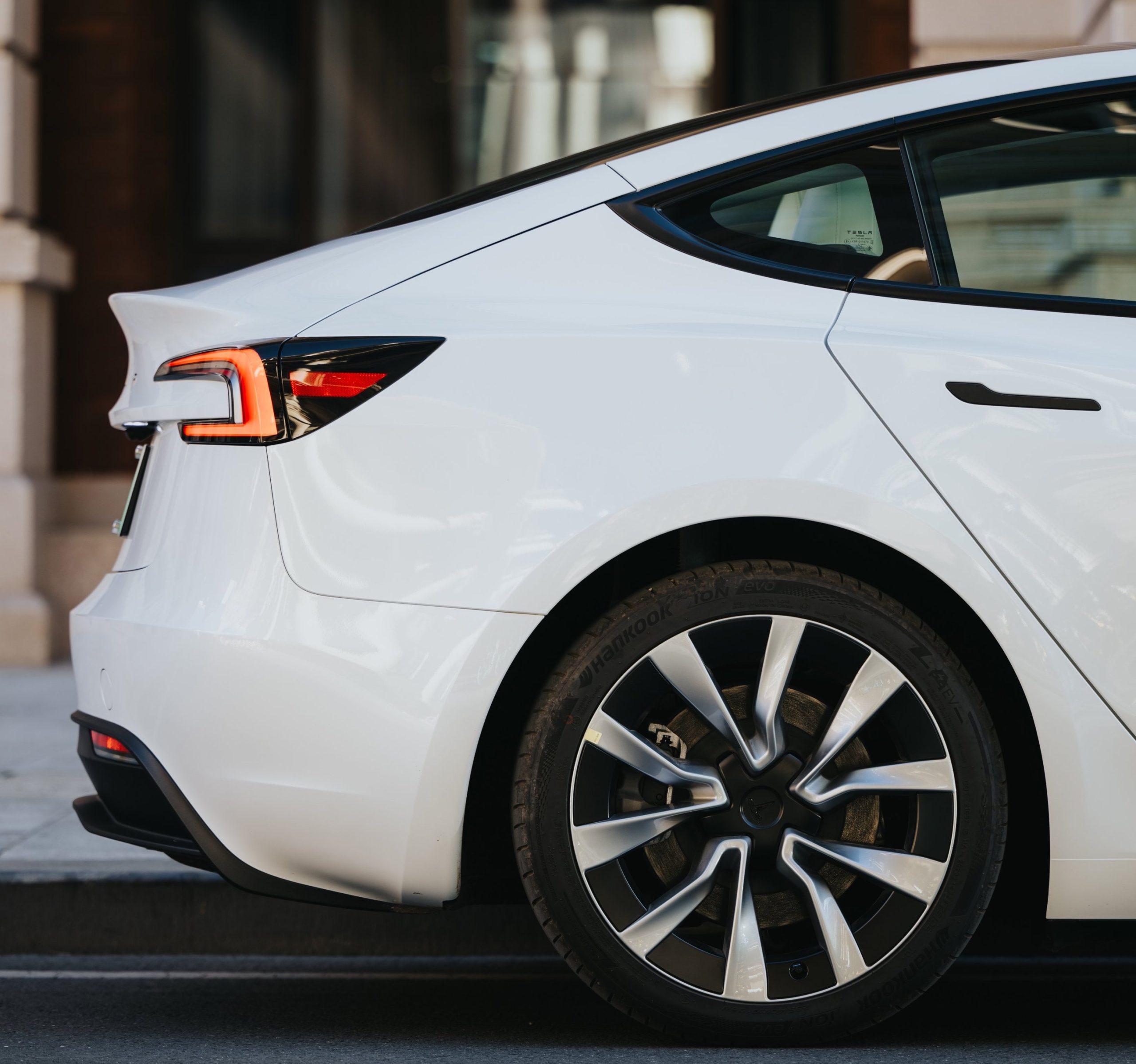 Featured image for Tesla eliminates employee stock awards for 2023 despite soaring stock prices