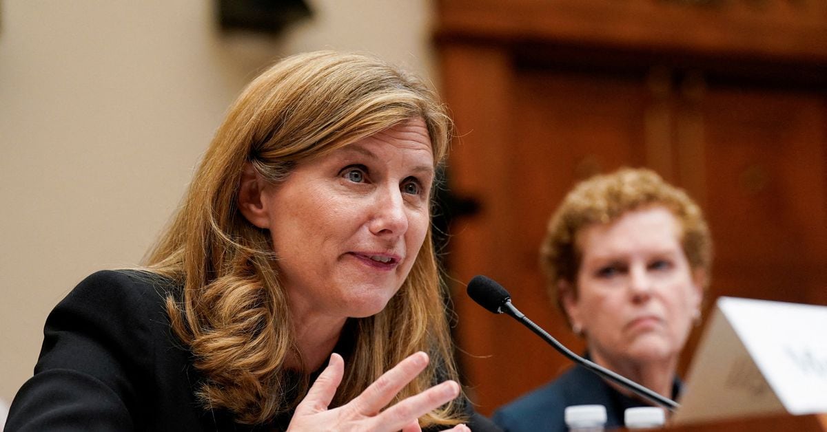 "U.S. Lawmakers Call for Removal of College Presidents Amid Antisemitism Controversy"