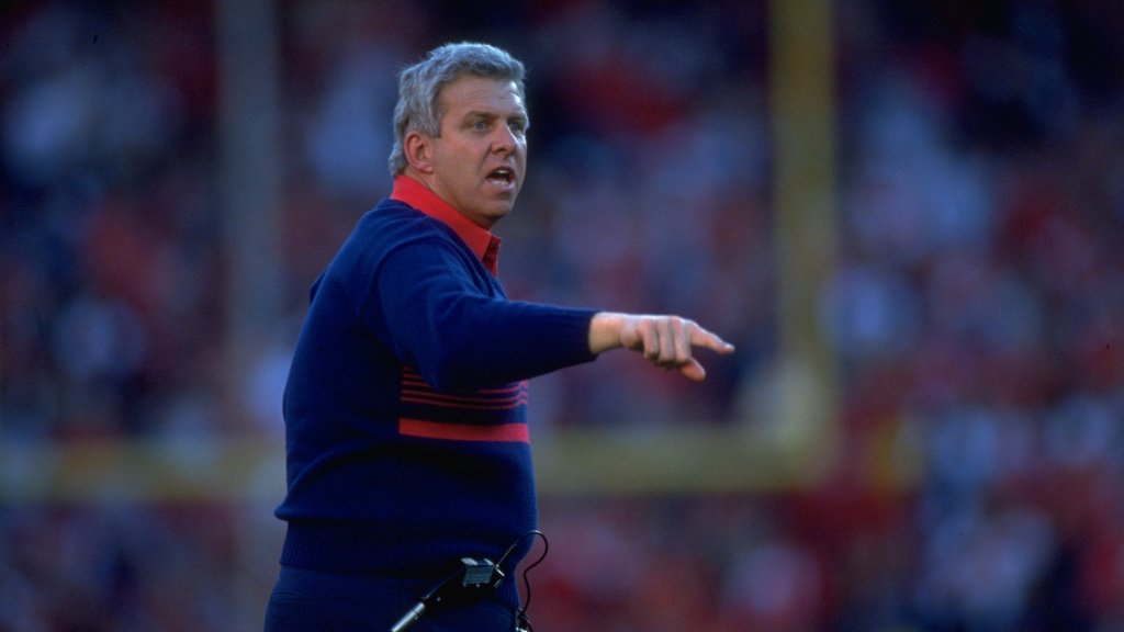 Featured image for "Giants Minicamp: Parcells, Strahan, and Jacobs Visit as Jones and Waller Lead Workouts"