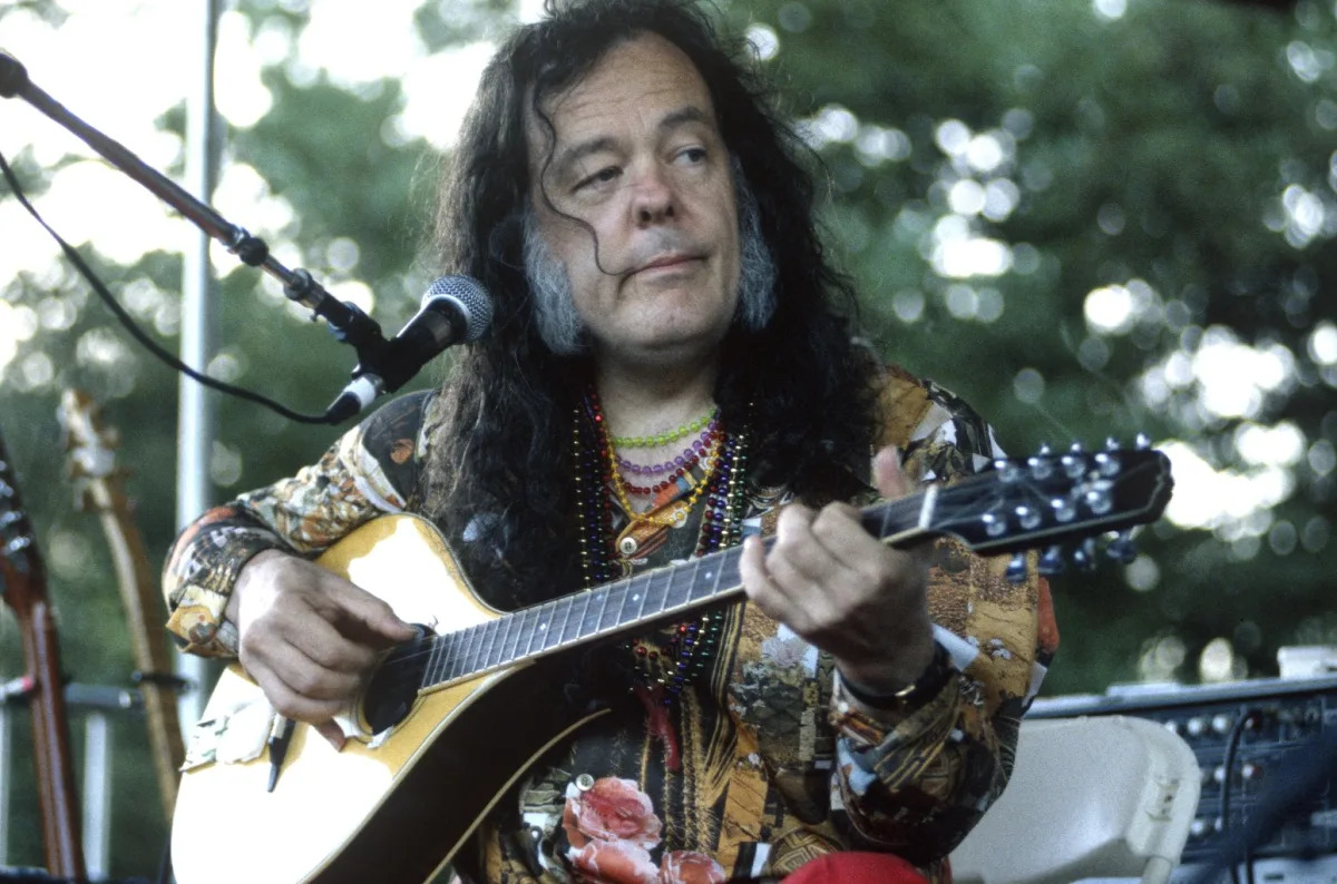 Featured image for Jackson Browne Pays Tribute to David Lindley's Unmatched Musical Genius.