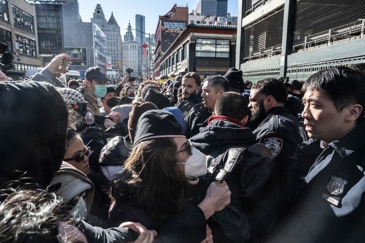 Featured image for Protesters Clash with Authorities Over Immigration Raids in Manhattan