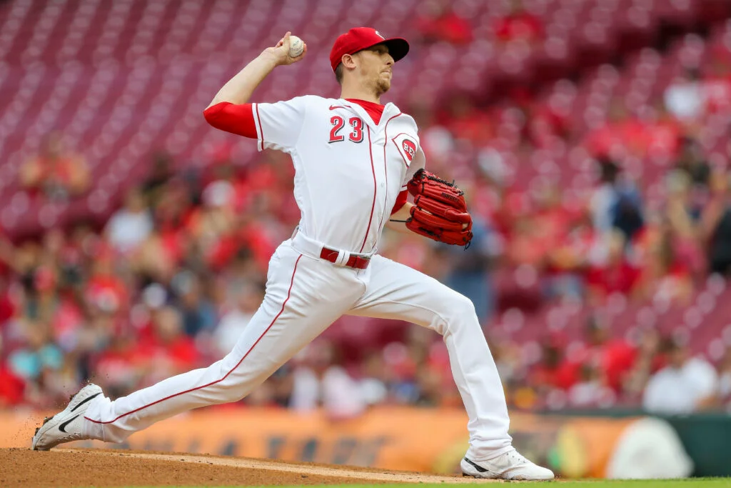 Twins Release Hoffman and Coulombe from Bullpen.