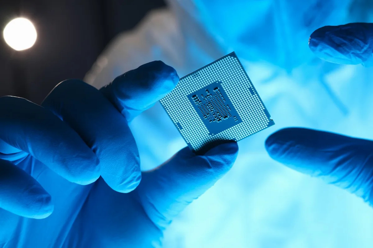 "Semiconductor Stock Surge: Arm Holdings' Momentum Rivals Nvidia's"