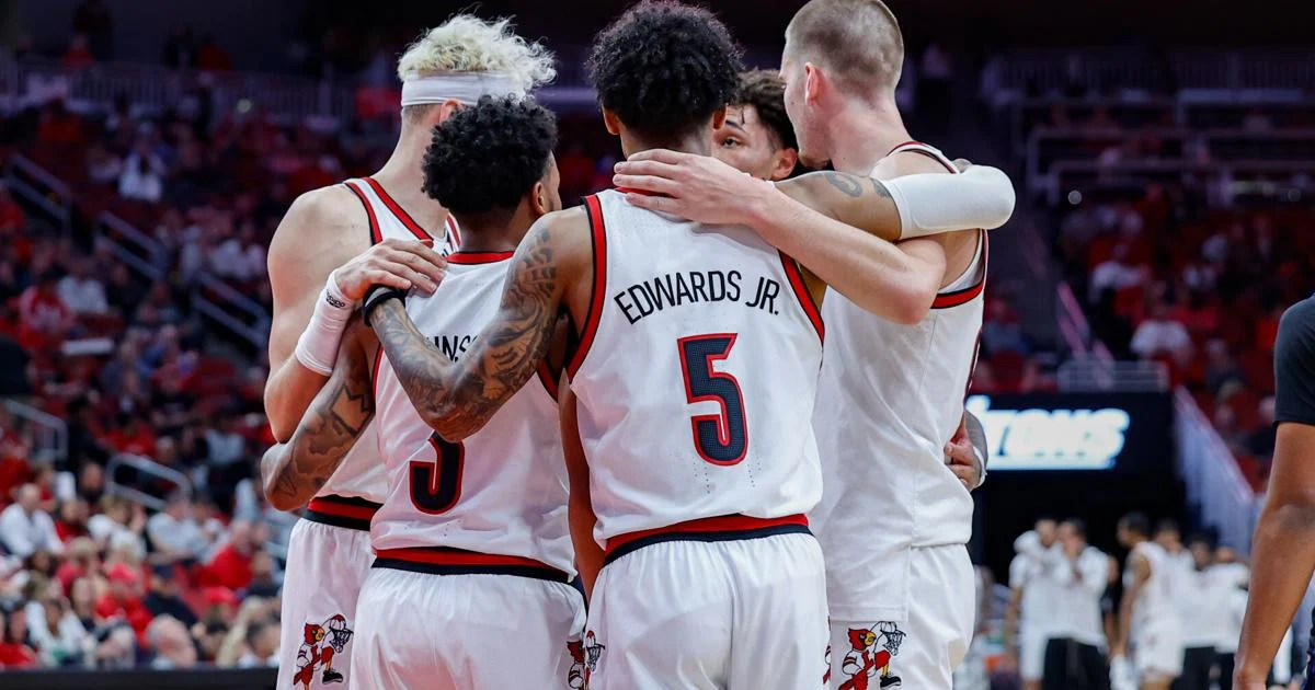 Featured image for Tennessee Dominates Louisville in Anticipated Basketball Showdown