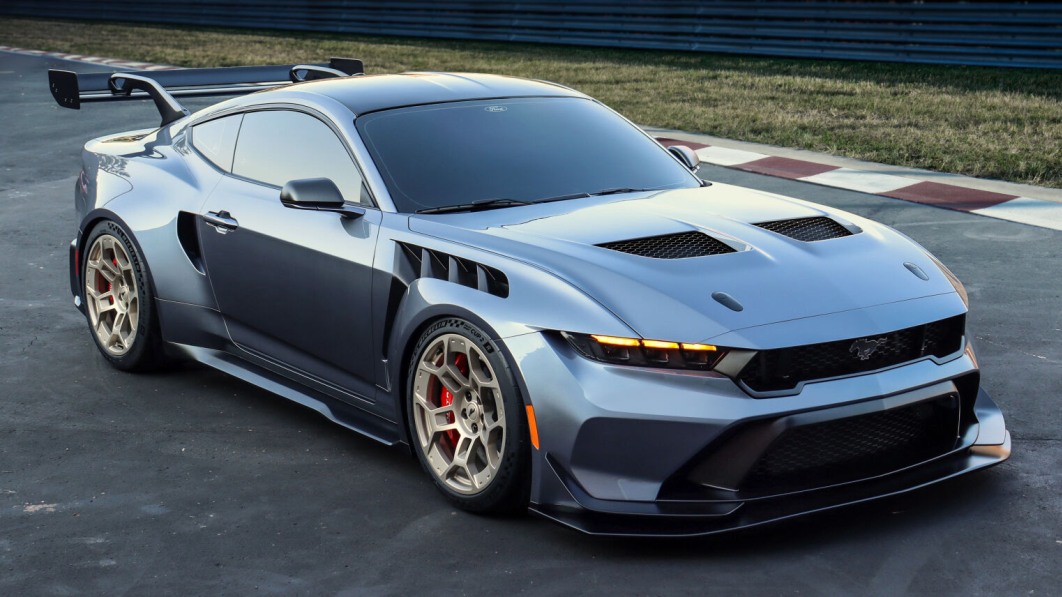 Featured image for "2025 Ford Mustang GTD: A $300,000 Road-Ready Race Car with 800 HP V8 Power"