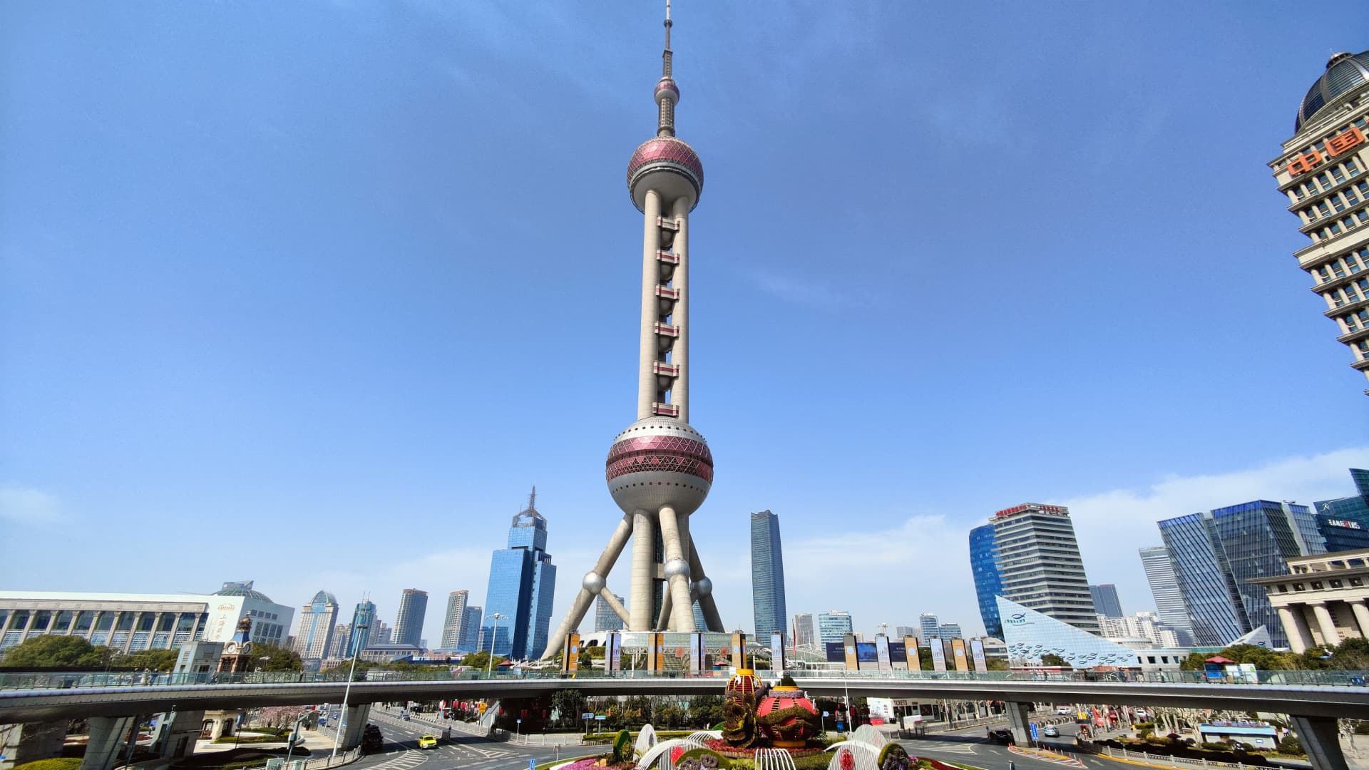 Global Markets Await Earnings and Economic Updates