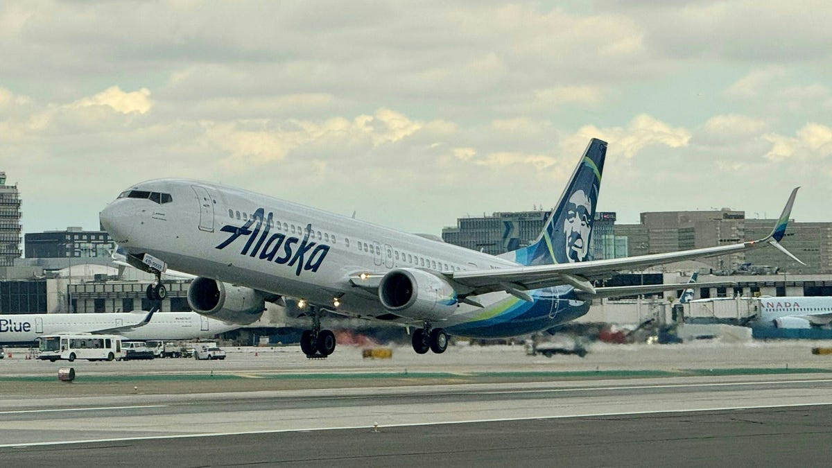 "Alaska Airlines Flights Cleared for Takeoff as FAA Resolves System Issues"