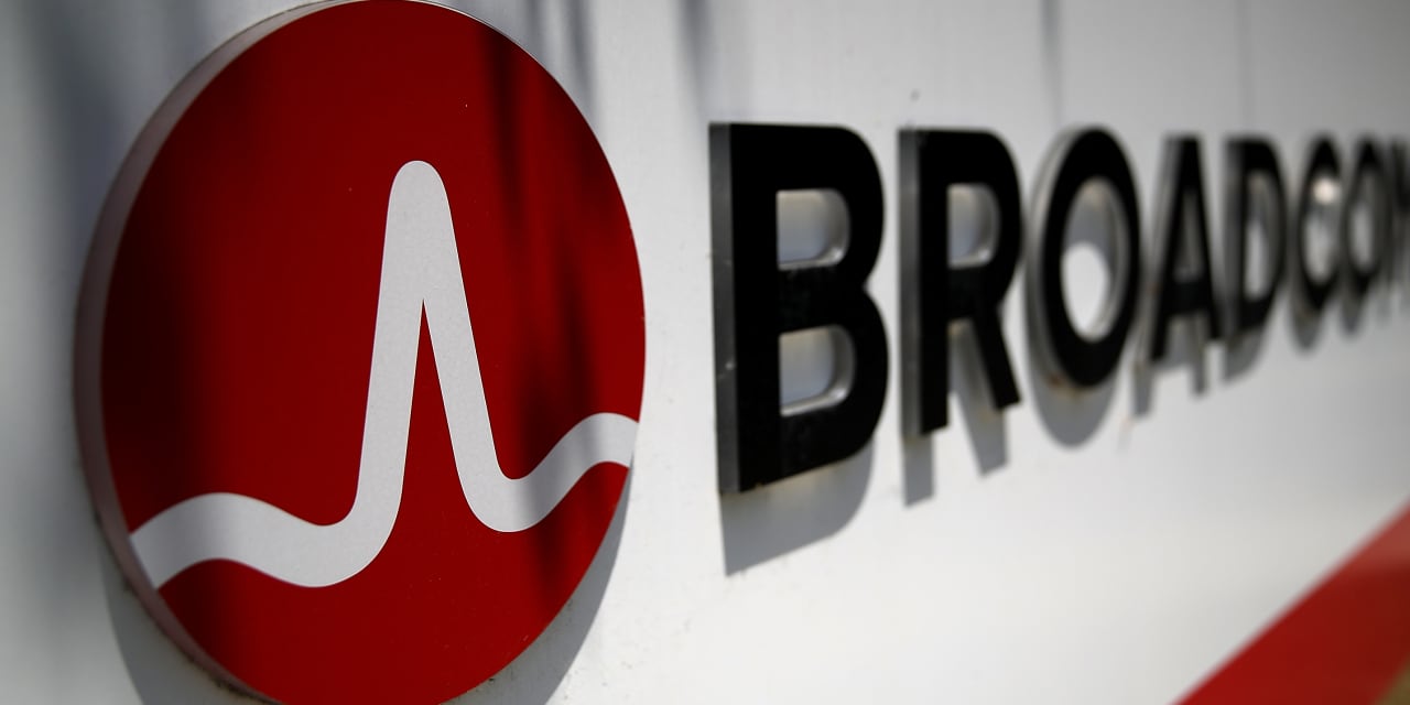 Featured image for Wall Street Evaluates Broadcom's Strong Earnings Amidst Stock Price Concerns