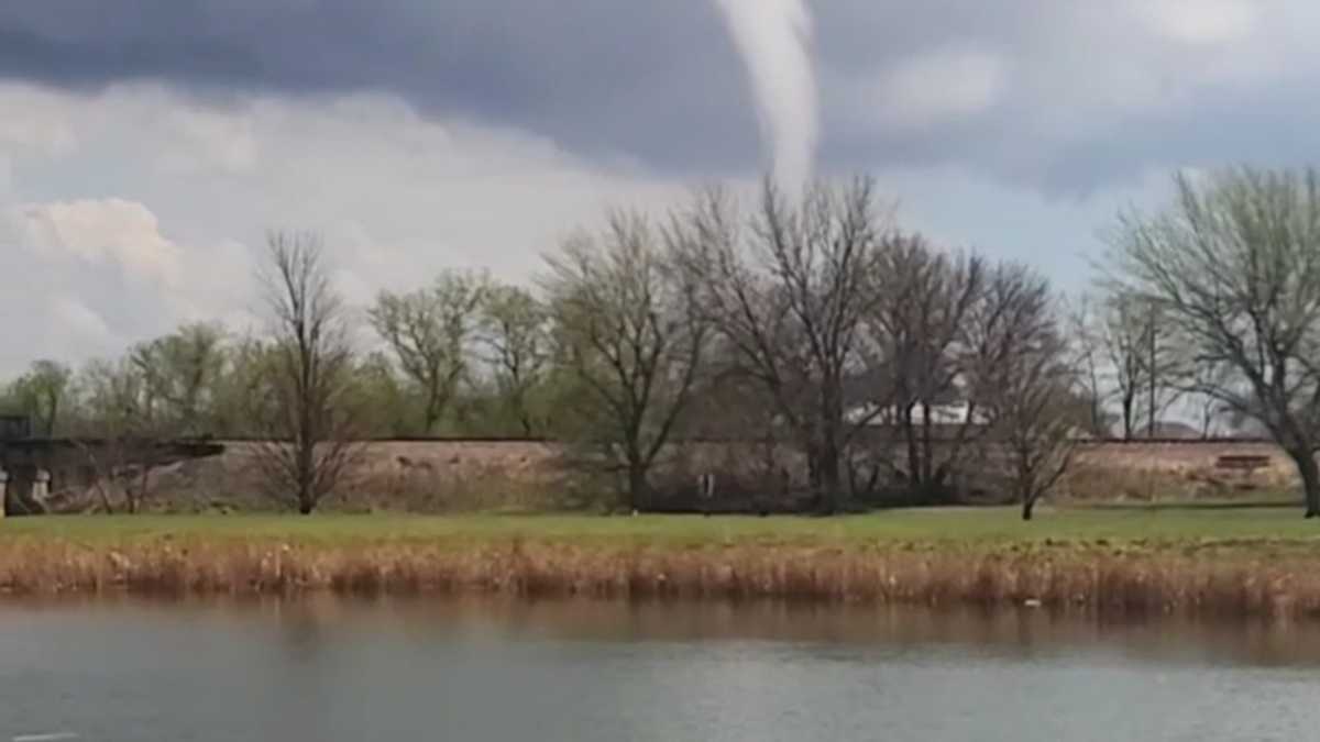 Featured image for Severe Storms and Tornadoes Hit Central US: Viewer Photos, Videos, and Injuries