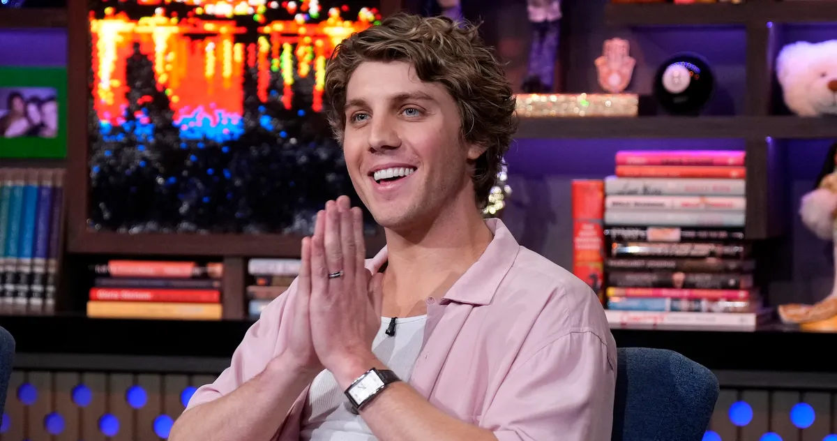 Featured image for Lukas Gage Apologizes to Shania Twain for 'Wasting' Her Time at His Wedding