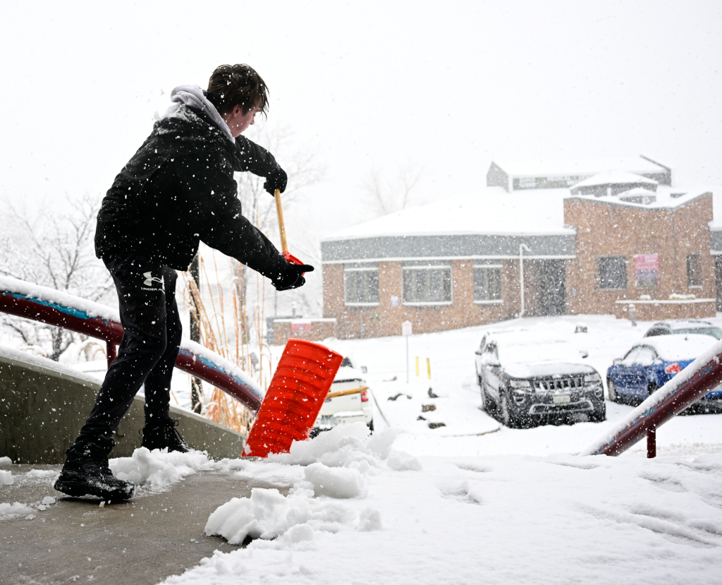 "Winter Storm Blankets Colorado with Snow, Causes Travel Disruptions"
