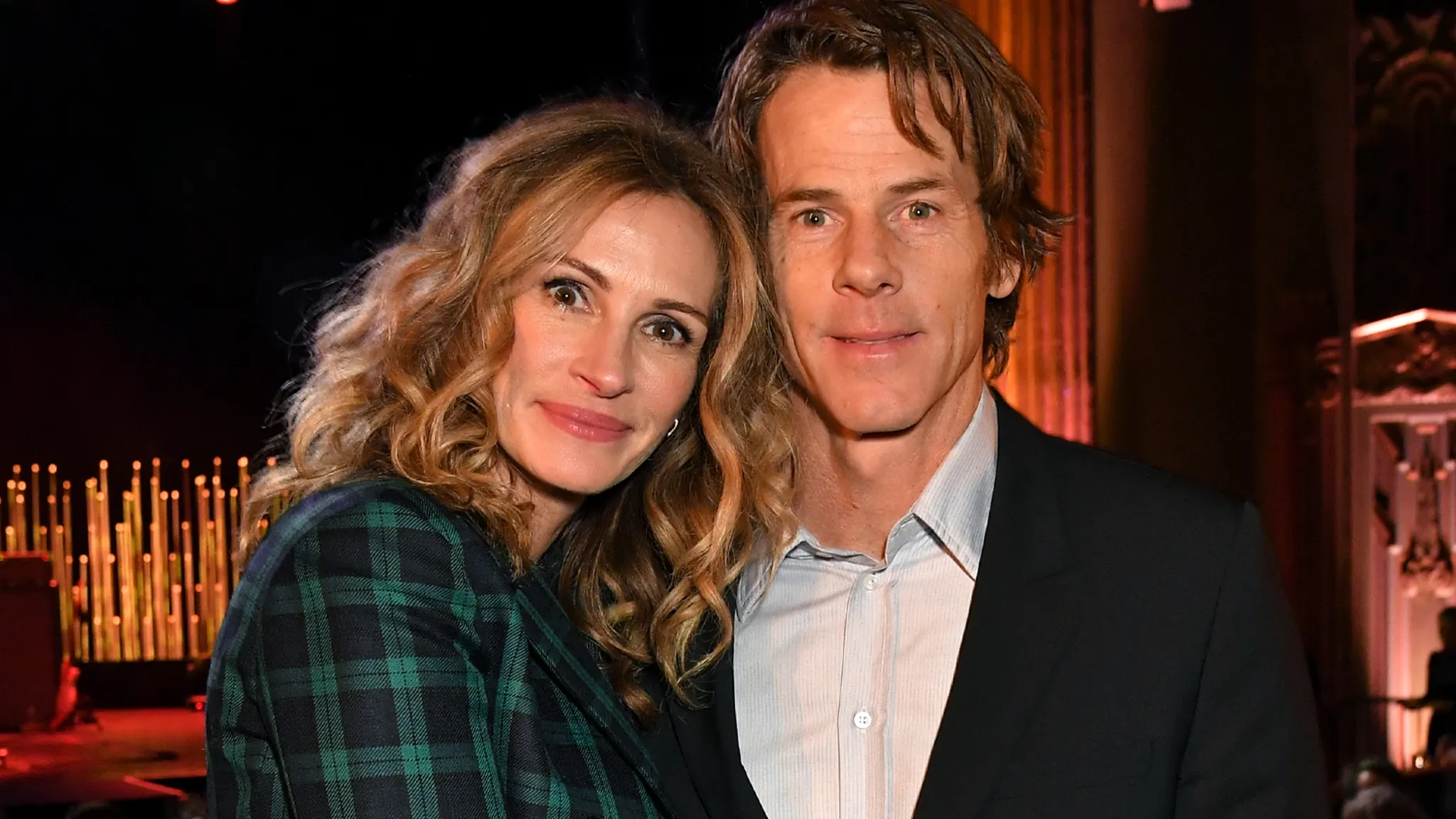 Featured image for Julia Roberts' Son Phinnaeus Demonstrates Skateboarding Skills in Rare Video