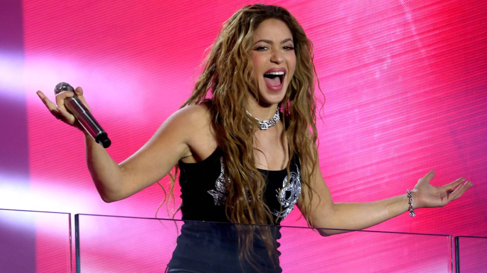 Featured image for "Shakira's Epic Times Square Concert Draws 40,000 Fans"