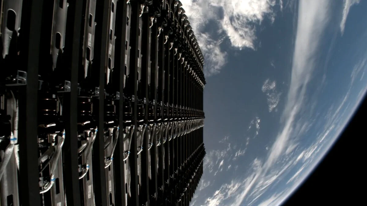 Featured image for SpaceX's Starlink Satellite Experiences Anomaly, Tumbles Toward Earth