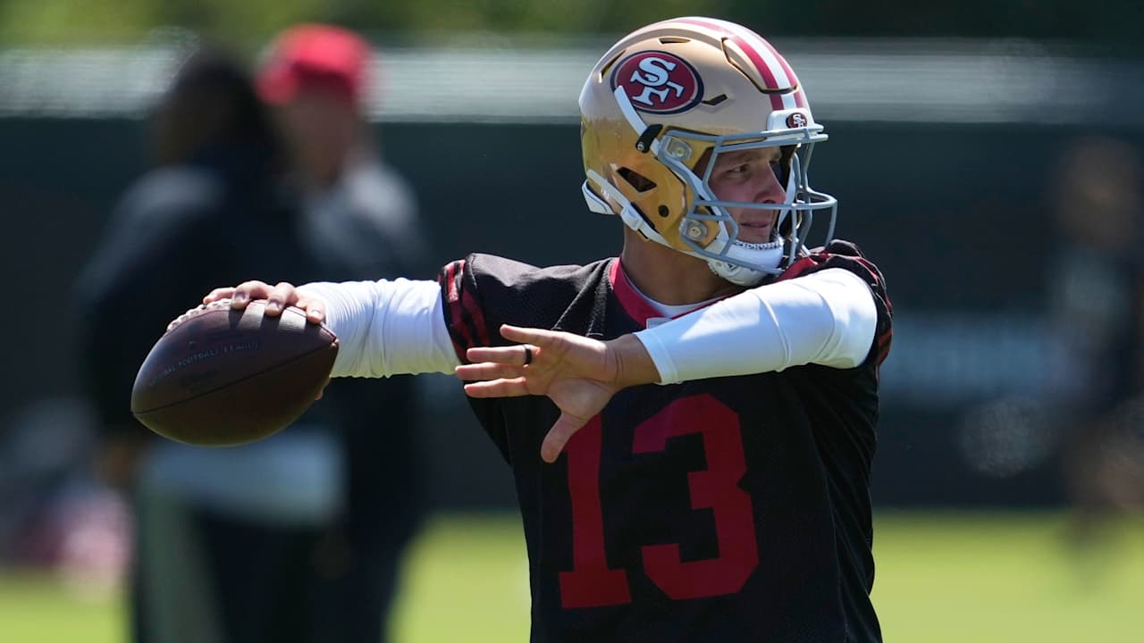 Featured image for Top Late-Round Quarterbacks and Sleepers for 2025 Fantasy Football Drafts