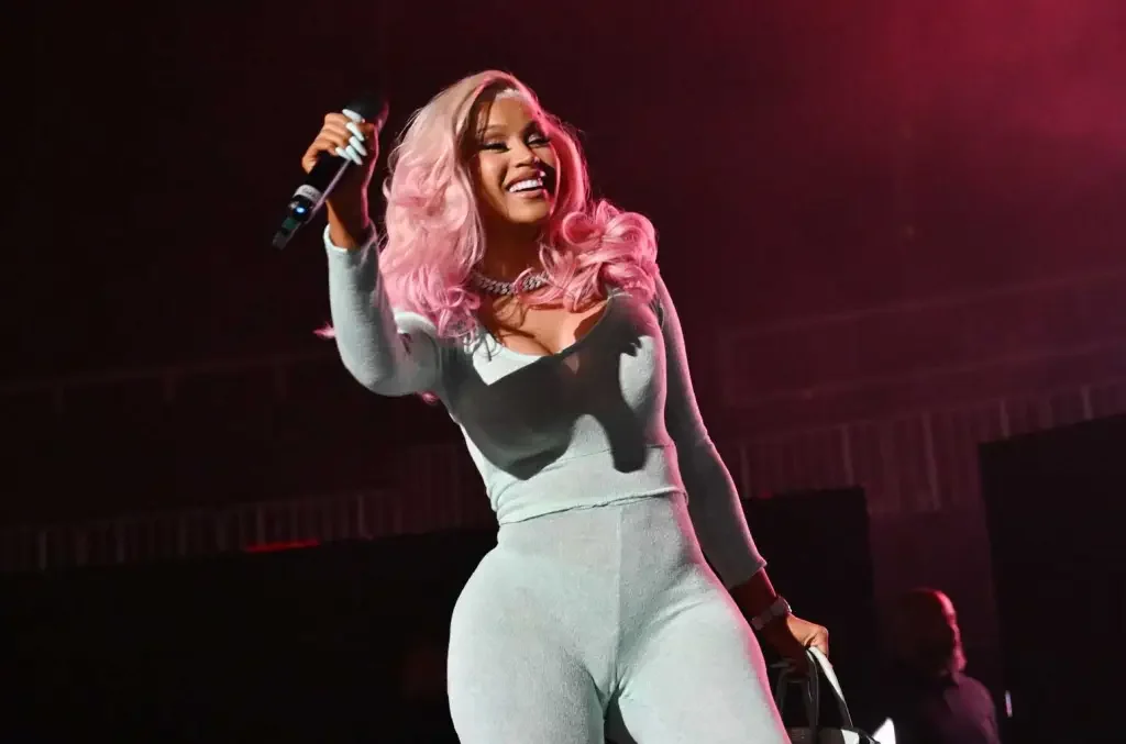 Cardi B's Onstage Confrontation: Mic Thrown at Concertgoer Who Splashed Drink