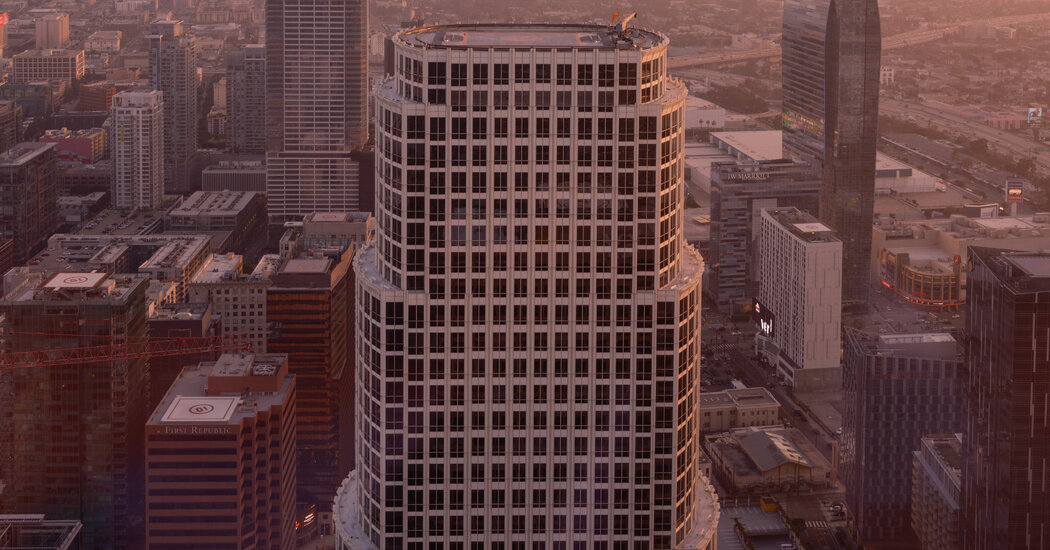 Featured image for Financial Struggles Plague US Office Building Owners and Departments.