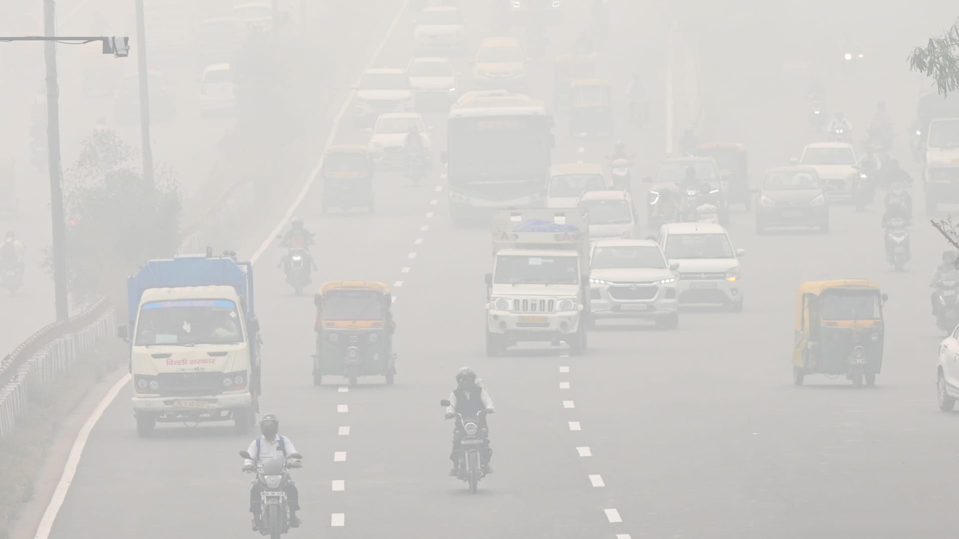 India's Annual Smog Season: Schools Shut, Vehicles Limited, Cricket World Cup Affected