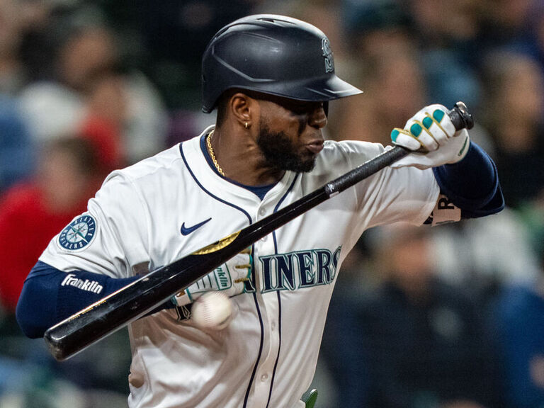 Featured image for Mariners' Robles Ejected for Bat Throwing During Rehab Game