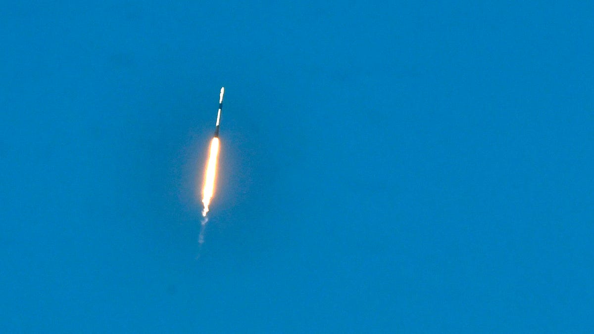 "SpaceX Successfully Launches 24 Starlink Satellites from Cape Canaveral"