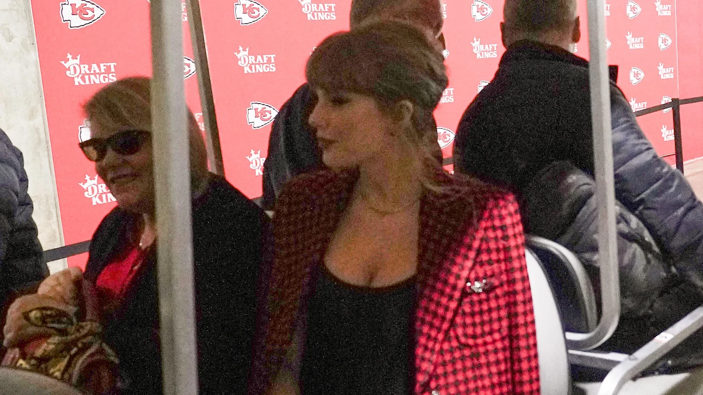 Taylor Swift Stuns in '90s-Inspired Outfit at Chiefs-Broncos Game