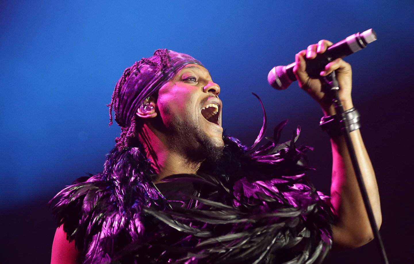 Featured image for R&B Legend D’Angelo Passes Away at 51