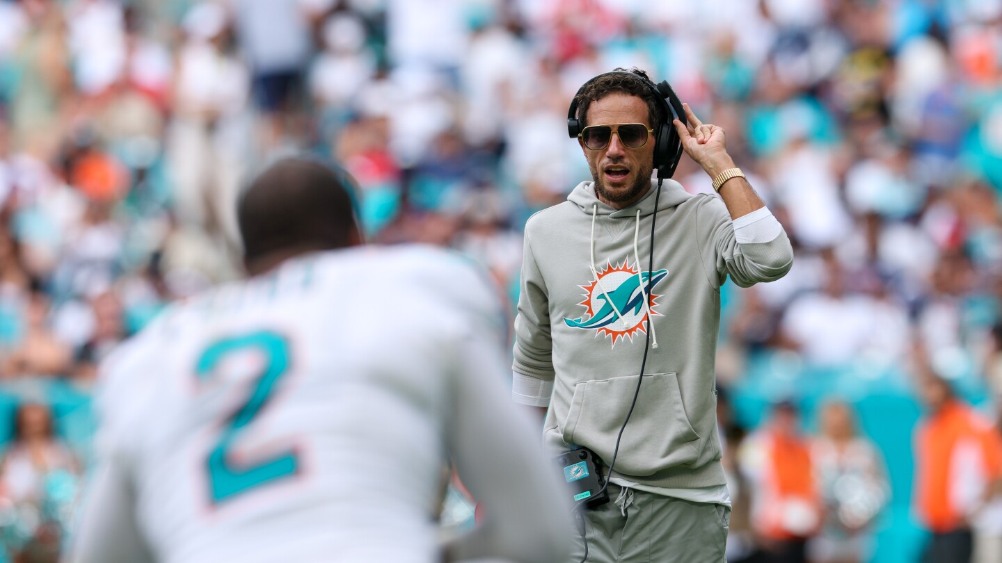 Dolphins Players Support Coach McDaniel Amid 0-2 Start