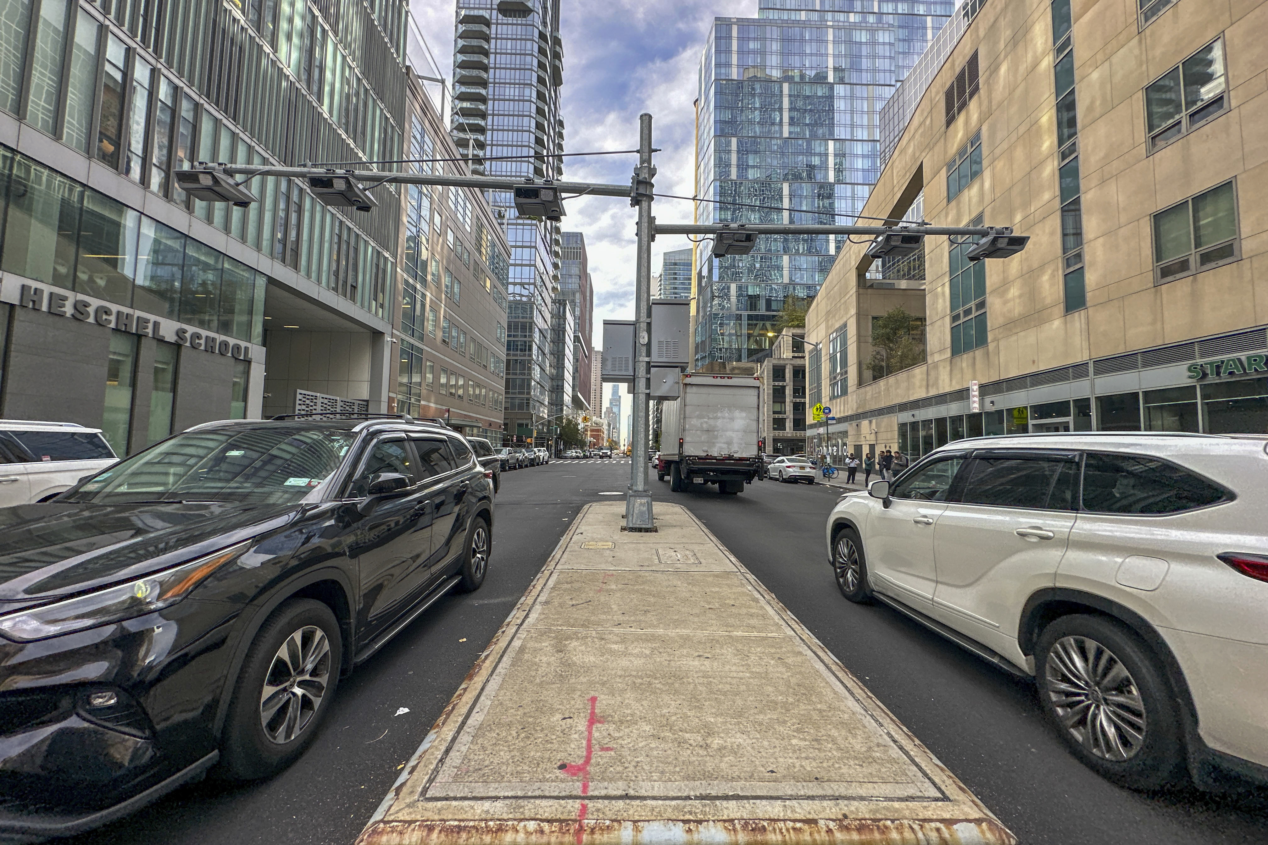 Hochul Faces Pressure to Revive Congestion Pricing Amid Political Uncertainty