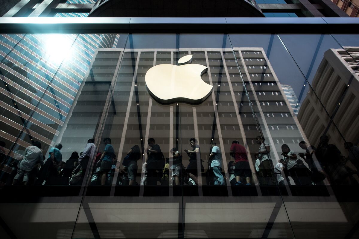 Apple Soars to New Heights Amidst Tech Stock Rally and Rate-Cut Speculation