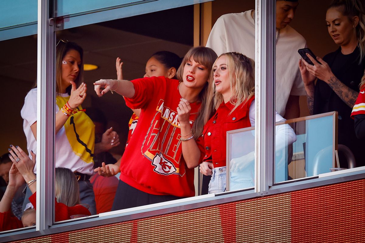 Featured image for Elon Musk's Controversial Tweet: Taylor Swift or Broken Leg at NFL Game?