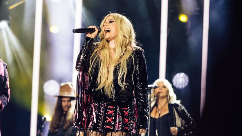 Featured image for "Avril Lavigne's 2024 'Greatest Hits Tour' to Feature Simple Plan and All Time Low in Charlotte and Milwaukee"