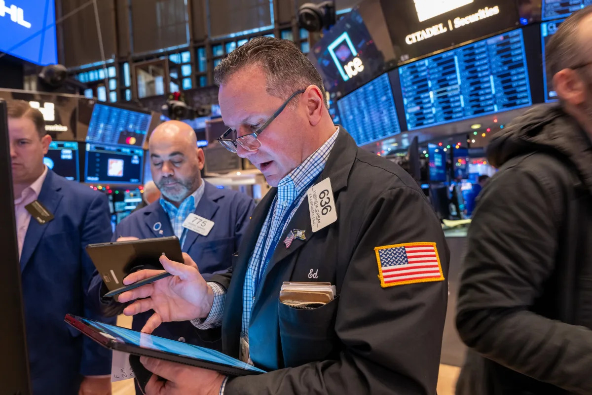 "Inflation Report Sparks Stock Market Volatility: Dow and S&P Live Updates"