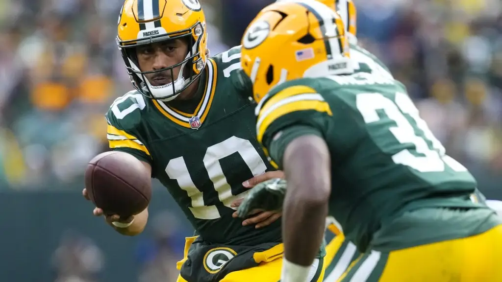 Packers Eye Playoff Push Ahead of Week 11 Clash with Bears