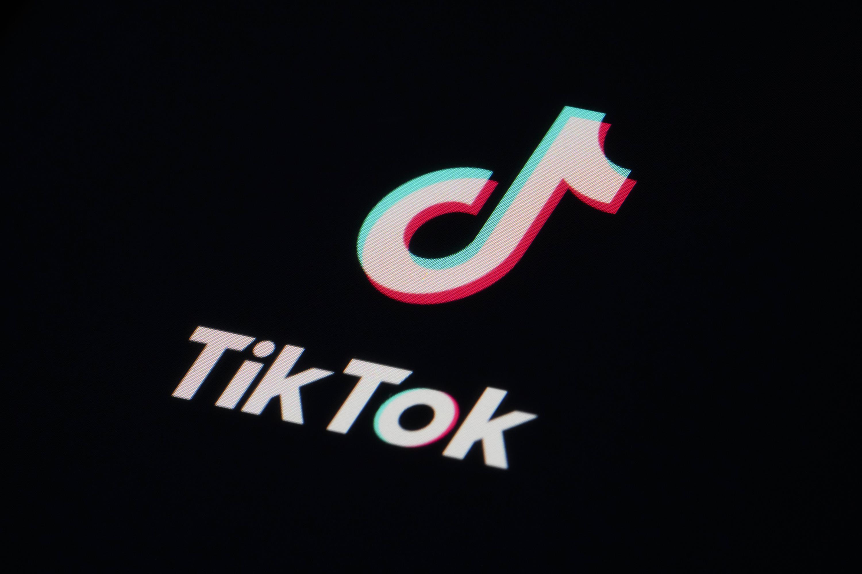 "Montana Governor Signs Bill Banning TikTok, First State in US to Do So"